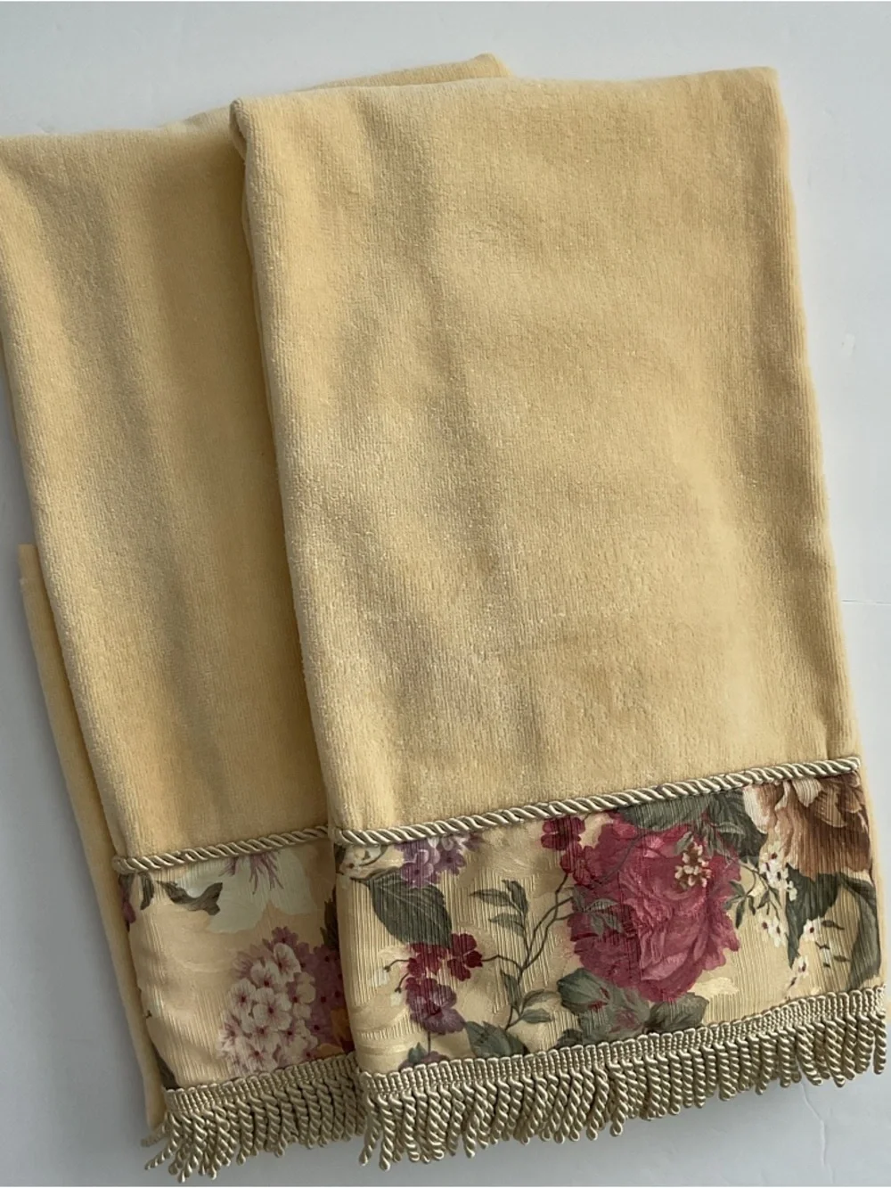 Aussino Bath Towels Yellow Floral Trim Size 24”x50”